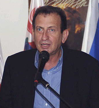 רון חולדאי בפתיחת מרכז נוער יהודי-ערבי ביפו, מתוך ויקיפדיה