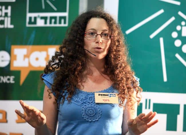 רוני עתידיה, זוכת תחרות פיימלאב 2010. צילום: סיון שחור