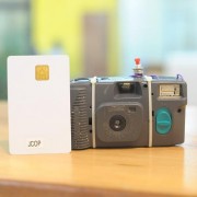 Zapper – מצלמה חד פעמית פשוטה וזולה שהנורה שבה מוחלפת באנטנה לולאתית בגודל של 5 על 8 סנטימטרים