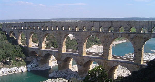 حاملة مياه رومانية في فرنسا يعود تاريخها إلى عام 19 قبل الميلاد