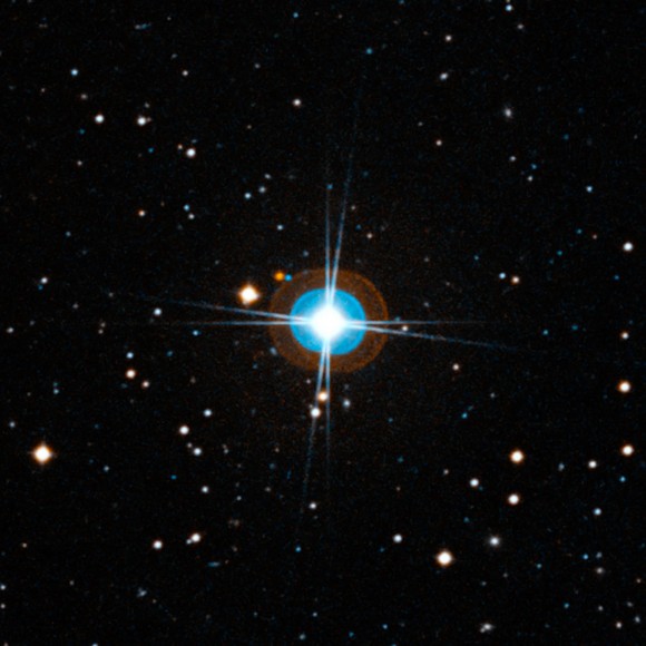 תקריב של החלל מסביב לכוכב HD 10180. זכויות: ESO, Digitized Sky Survey 2. תודה ל: Davide De Martin