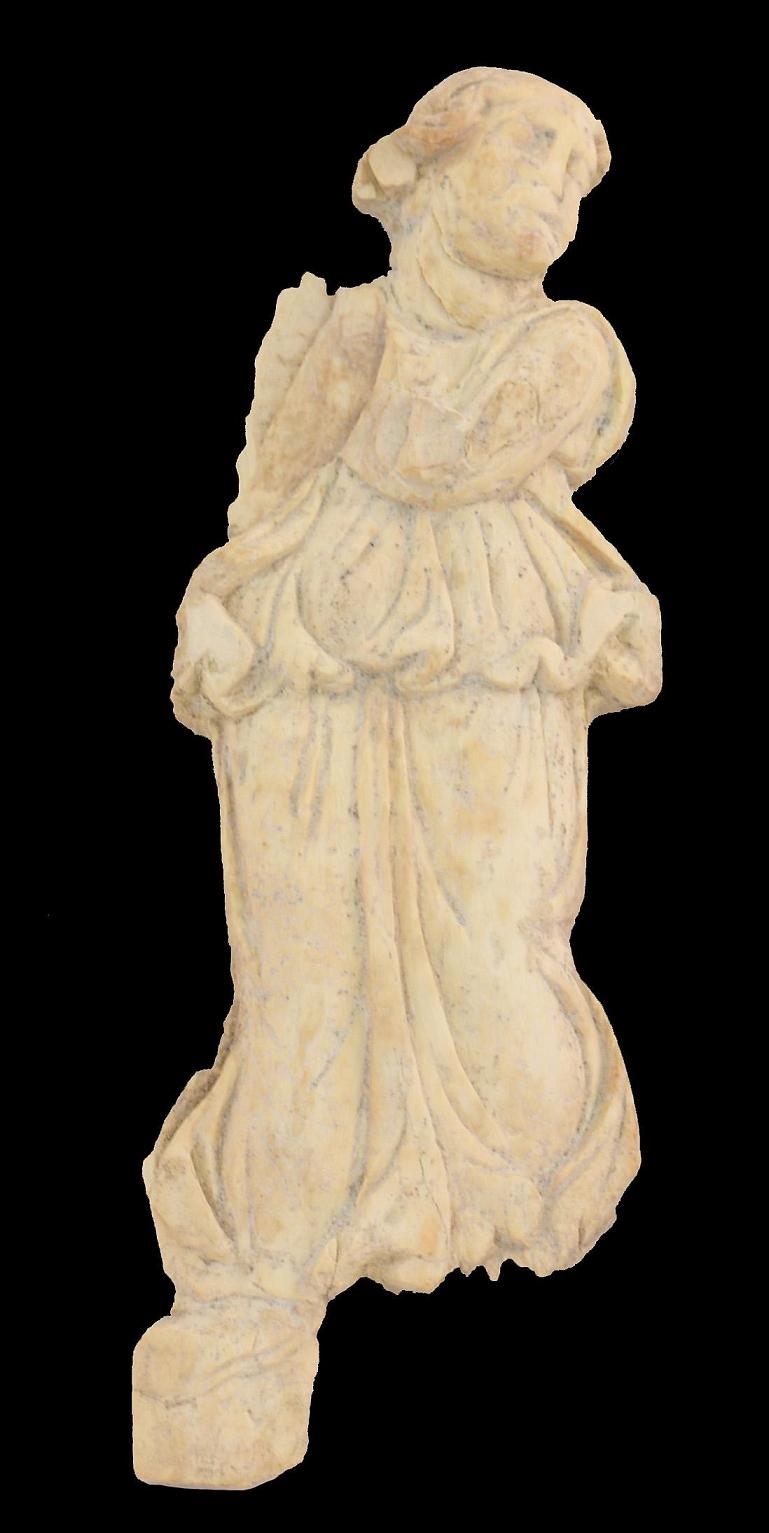 מינאדה - אחת מעוזרותיו של אל היין. פסל שנחשף בסוסיתא. צילום: אוניברסיטת חיפה