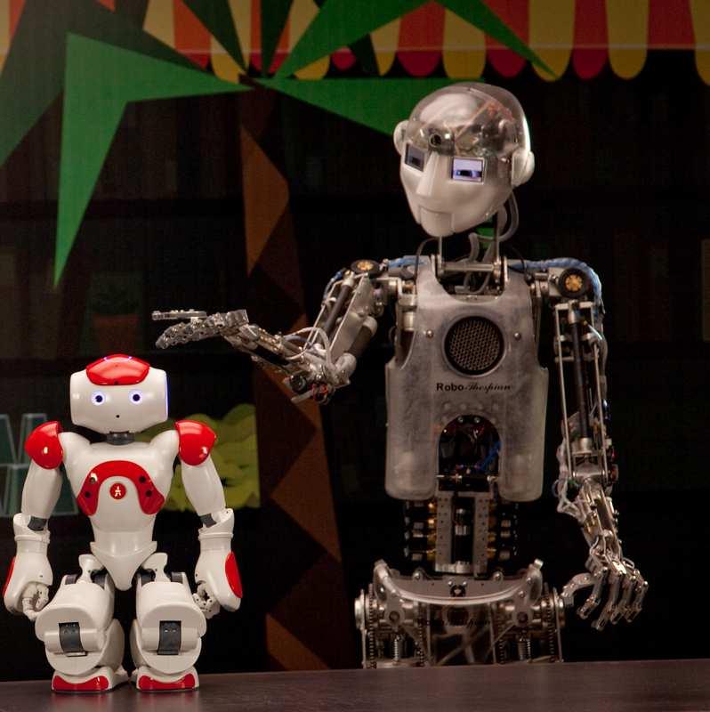 רובוטים דמויי אדם מתוך תערוכת עולם הרובוטים/ROBOT ZOO במוזיאון מדעטק בחיפה, 2010