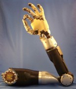 היד הרובוטית: DARPA/JHUAPL/HDT Engineering Services