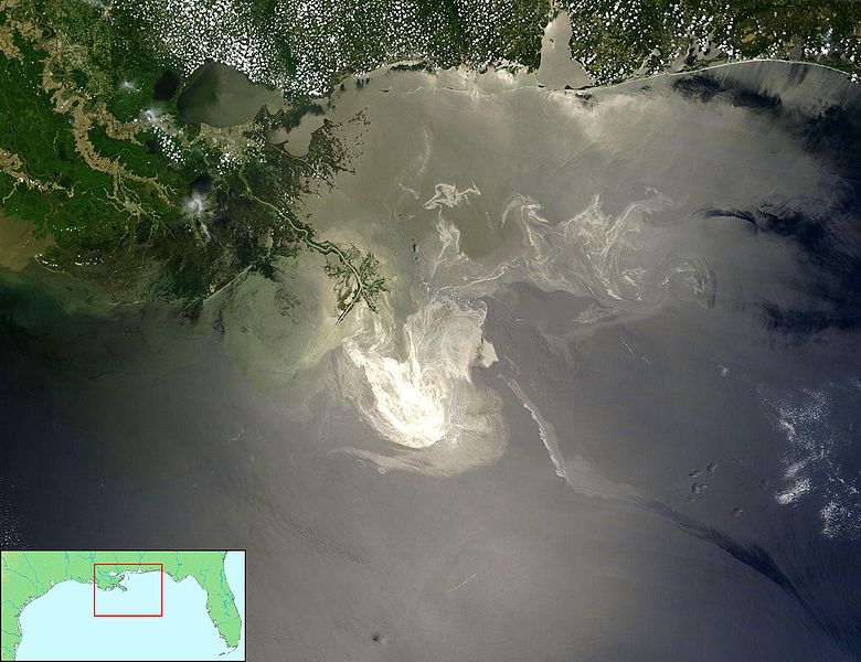 כתם הנפט שדלף מ Deepwater_Horizon, כפי שנראה מן הלווין Terra של נאסא ב 24 במאי 2010