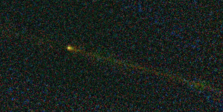 השביט הארטלי 2, כפי שצולם באינפרה אדום באמצעות טלסקופ החלל WISE, מאי 2010. צילום: נאס"א