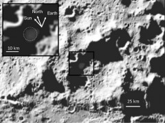 הפלומה שהועפה ממכתש קבאוס על ידי טיל קנטאור שפגע בו וצולמה על ידי החללית LCROSS, דקות לפני שגם היא עצמה התרסקה לאותו מכתש