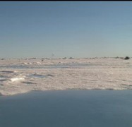 מעינות חמים של קרח מותך כפי שצולמו בידי מצלמת אינטנרט בקוטב הצפוני. צילום: NOAA