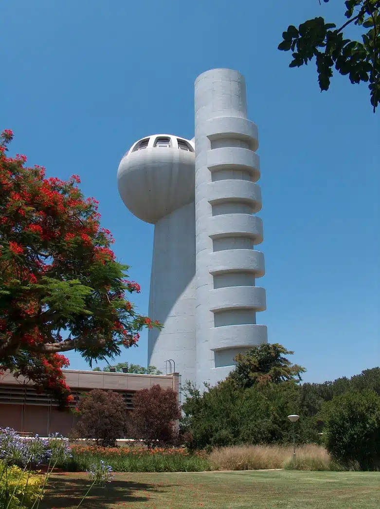 מגדל המאיץ ע"ש קופלר במכון ויצמן