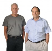 מימין: ד"ר יגאל גת ופרופ' מוטי הייבלום