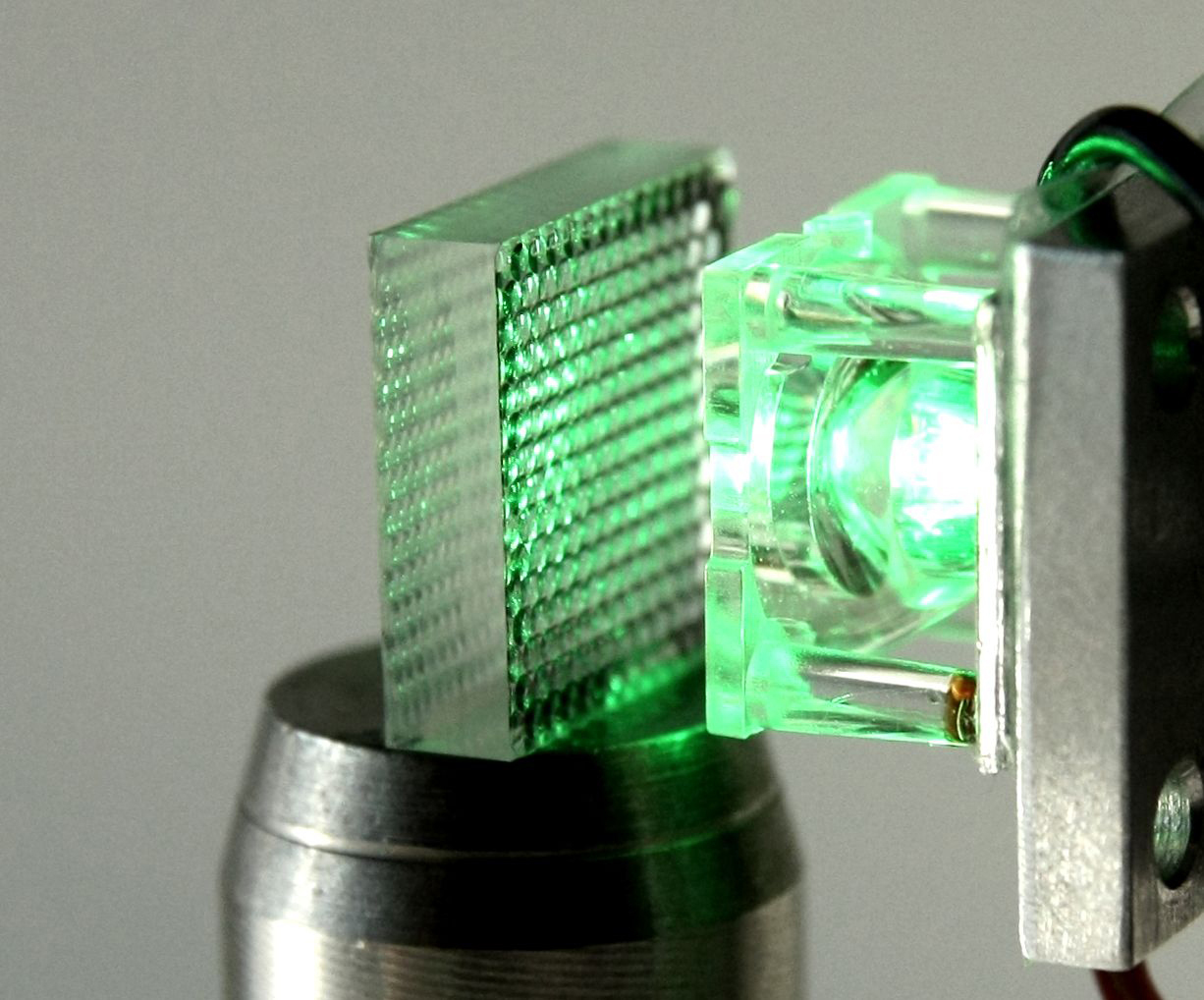 Tiny nanometer arrays of microscopic lenses