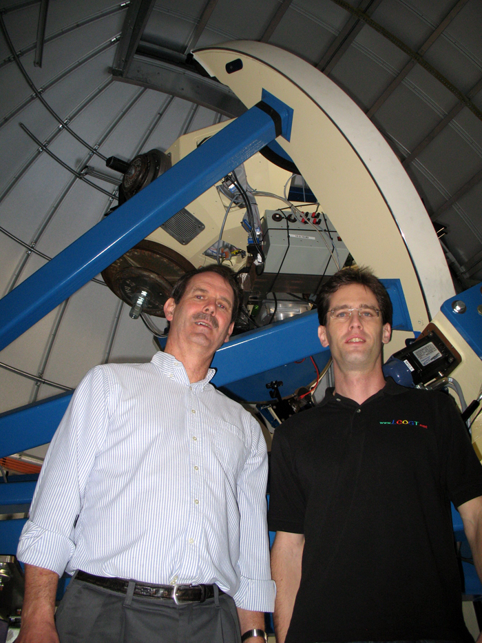 אבי שפורר (מימין) ותים בראון, אוניברסיטת קליפורניה בסנטה ברברה