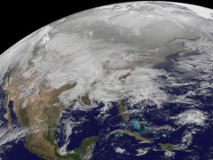 ב-31 בינואר סופת חורף גדולה שטפה לאורך מרכז ארה"ב והשאירה שובל של שלג מאריזונה ועד ויסקונסין. התמונה הוכנה על ידי מרכז טיסות החלל גודארד של נאס"א מנתונים שצולמו בידי לוויני מזג האוויר של NOAA.
