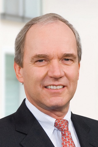 الدكتور كارل لودفيج كلي، رئيس مجلس إدارة شركة ميرك. صورة العلاقات العامة