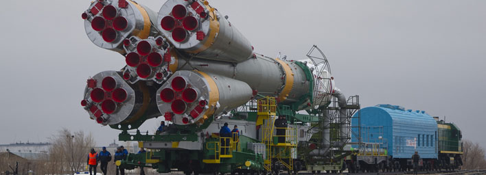 ستحلق منصة الإطلاق على متن مركبة الفضاء سويوز وستنقل عليها المركبة الفضائية رقم 27 للمحطة الفضائية، وبالتالي سيكون الإطلاق في كازاخستان