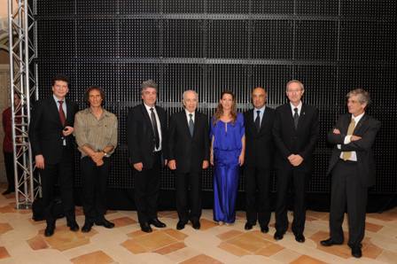 ראשי האוניברסיטה העברית, בכירי EPFL ונשיא המדינה שמעון פרס באירוע חתימת ההסכם בין שני המוסדות