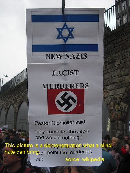 שלט בהפגנה באדינבורו, סקוטלנד, 10 בינואר 2009. מתוך ויקיפדיה