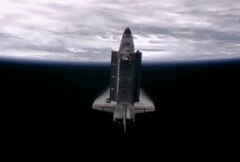 המעבורת אנדוור לאחר עזיבת תחנת החלל, 30 במאי 2011. צילום: NASA TV