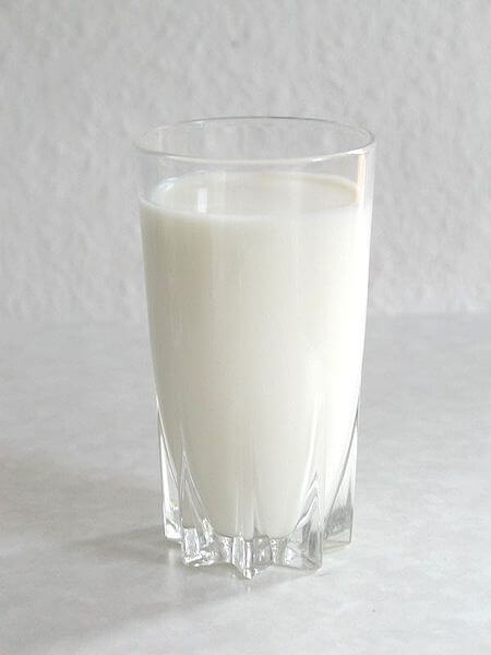 כוס חלב. מתוך ויקיפדיה
