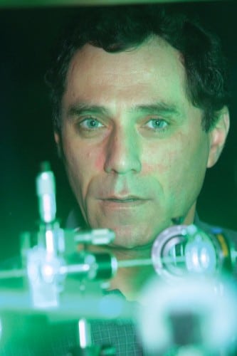 Prof. Moti Segev in the laboratory. Photo: Nitzan Zohar, Technion Spokesperson