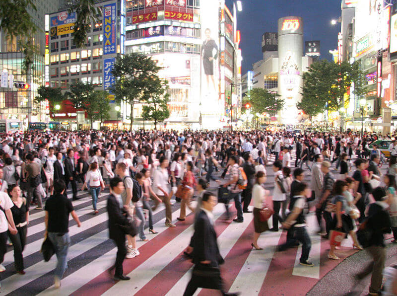 מעבר החציה המפורסם ברובע שיבויה ביפן. מתוך ויקיפדיה. צפיפות אוכלוסיה