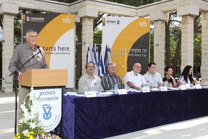 In the photos: Research Professor Dani Shechtman (left) officiated the opening ceremony of the academic year at the Technion. Photographed by: Yoav Bacher, Technion Spokesperson
