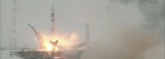 שיגור החללית סויוז TMA-22 הבוקר ממרכז השיגור בייקונור בקזחסטן. שלושת אנשי הצוות הם האסטרונאוט האמריקני דן בורבנאק והקוסמונאוטים הרוסים אנטון שקפלרוב ואנטולי איבנישין. צילום: נאס"א/רוסקוסמוס