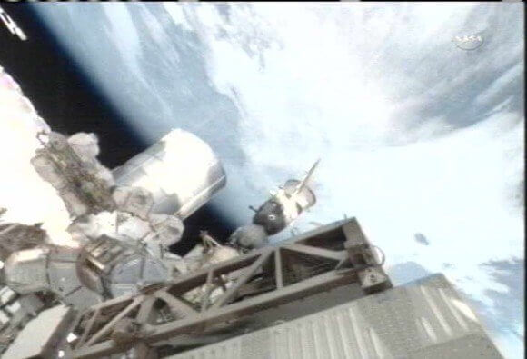 التحام المركبة الفضائية سويوز TMA-22 في محطة الفضاء الدولية، 16 نوفمبر 2011. الصورة: وكالة ناسا