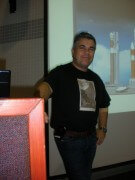 טל ענבר בערב ההרצאות "האיומים על המדע והתבונה" של אתר הידען וחמד"ע, 2/11/2011. צילום: אבי בליזובסקי