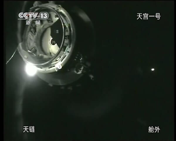 Shenzhou 8 spacecraft docking and Tiangong-1 space lab, 3/11/2011. Photo: Chinese Space Agency and Xinhua News Agency
