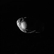 הירח פרומתיאוס כפי שצולם מהחללית קאסיני, 1/2/2010