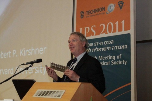 Prof. Robert Kirchner at the Israel Physics Society conference held at the Technion, 25/12/2011