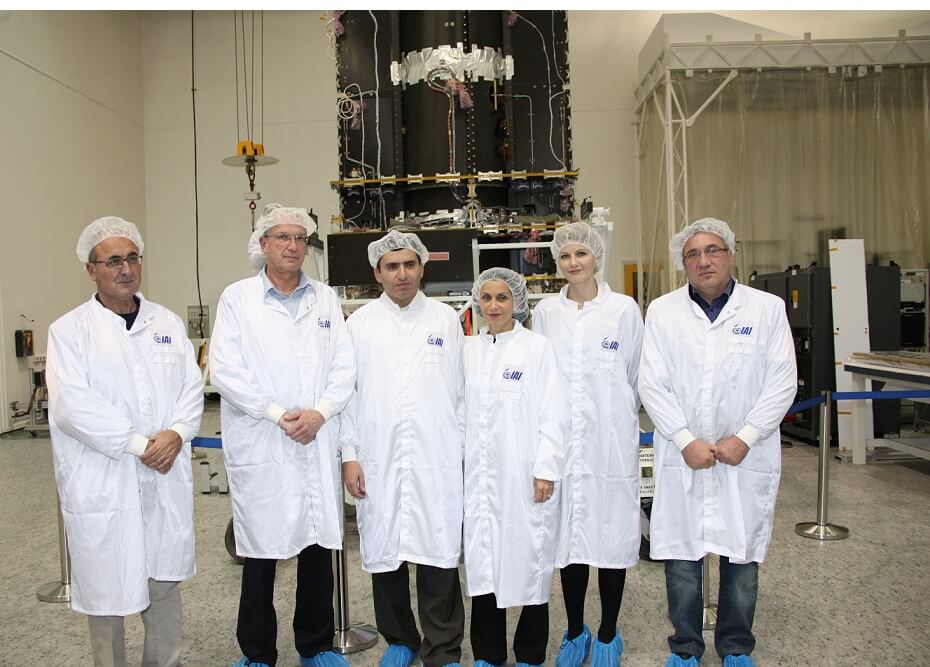 Members of the Knesset against the background of the "Amos" satellite. From right to left: Robert Tibiev, Anastasia Michaeli, Ronit Tirosh, Zeev Elkin, VP of Aerospace Industries - Yossi Weiss, Daniel Ben Simon.