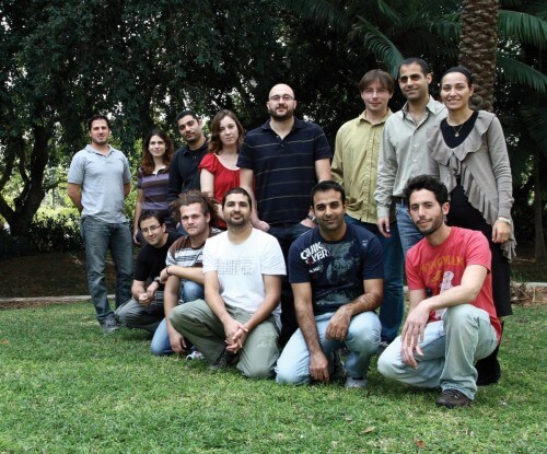 From the right, standing: Miri Zarbiv, Dr. Itai Maza, Sergi Vyovkov, Dr. Yaacov Hana, Dr. Noa Noberstern, Dr. Abd al-Fattah Mansour, Lehi Weinberger, Yoah Rais. Sitting: Shai Gaola, Ohad Gafni, Gilad Beck, Vladislav Krupalnik, Dr. Ariel Pribloda. Gentle control