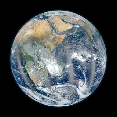 הגולה הכחולה - הפעם חצי הכדור המזרחי. צולם בינואר 2012 מהחללית סומי-NPP. צילום: נאס"T ו-NOAA