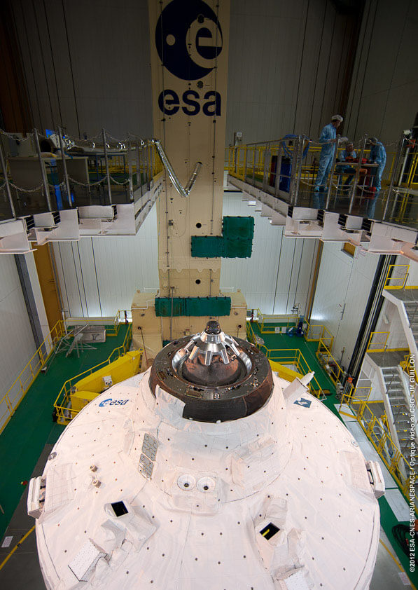 רכב האספקה ATV-3 של סוכנות החלל האירופית בעת בנייתו. צילום: סוכנות החלל האירופית