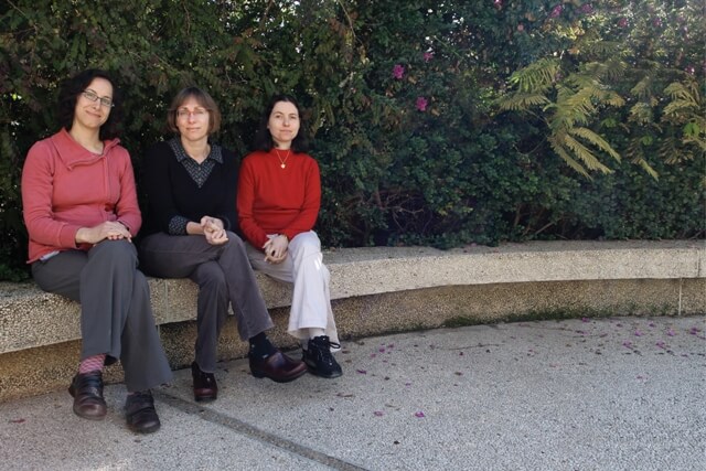 From the right: Dr. Dana Gantz, Dr. Lilach Gilboa and Tamar Langil. coordination. Photo: Weizmann Institute