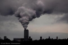 זיהום אוויר מתחנת כוח פחמית בארה"ב. התחנה מייצרת 2,900 מגוואט ופולטת 14.5 מיליון טון דו תחמוצת הפחמן בשנה צילום: גרינפיס