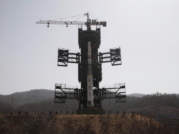 המשגר הקוריאני Unha-3 על כן השיגור, לפי שיגורו הכושל ב-13/4/2012.