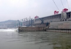 סכר שלושת הערוצים על נהר היאנג-צה בסין, במהלך בנייתו. מתוך ויקיפדיה