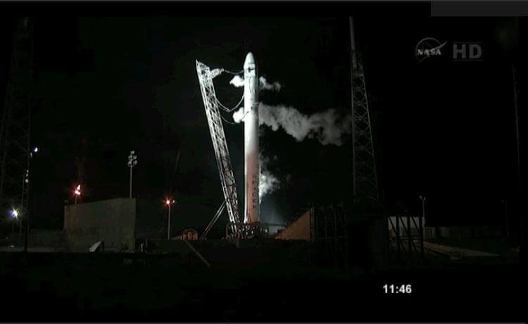 הטיל פאלקון 9 ועליו החללית הפרטית דראגון של חברת SpaceX משוגר לתחנת החלל הבינלאומית,  22.5.2012. מתוך שידור הטלוויזיה של נאס"א