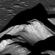 הפסגה המרכזית של מכתש קופרניקוס על הירח. צילום: החללית LROC של נאס"א
