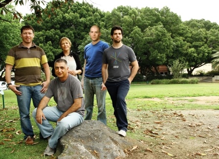 From the right: Dr. Adi Rowe, Raz Pelti, Ruth Meler, Prof. Eitan Reuvani and Ido Kaminsky. Concentrations. Photo: Weizman Institute