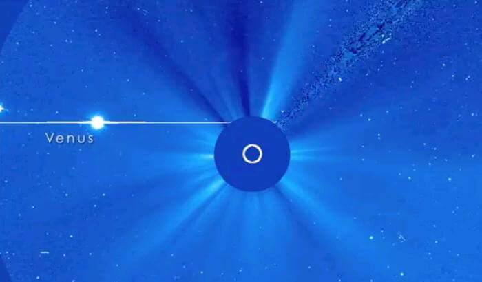 התקרבות נוגה לשמש לקראת המעבר ב-6 ביוני 2012. צילום: החללית SOHO של נאס"א