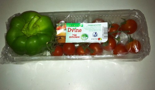 Cherry tomatoes and green pepper - their relative. Photo: Avi Blizovsky