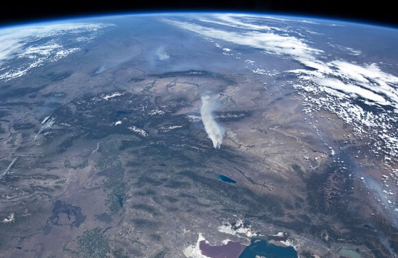 حرائق الغابات في غرب الولايات المتحدة كما تم تصويرها من محطة الفضاء الدولية، 27 يونيو 2012