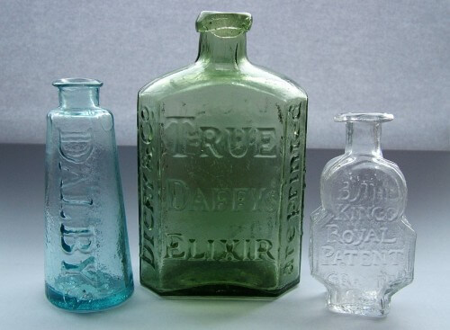 בקבוקי תרופות עתיקים מבריטניה. מתוך ויקיפדיה