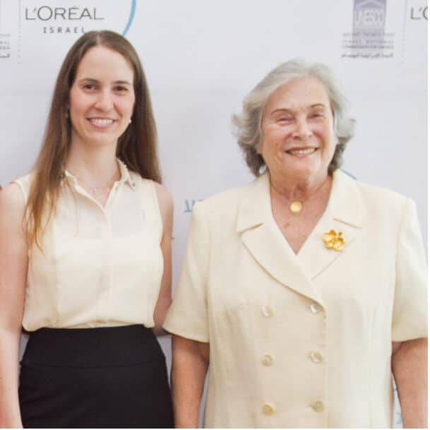 From the right - the winners: Gili Bisker, Dr. Efrat Shema-Yacubi and Esnat Sommer-Penn From the right: Prof. Ruth Arnon, president of the Israel Academy of Sciences and winner of the L'Oréal-UNESCO Award for Women in Science Gili Bisker. Photo: Lem Welitz Studio