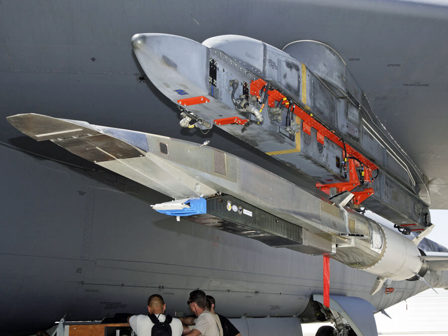 המטוס המהיר x-51-waverider לפני טיסת הניסוי בה התרסק ב-14 באוגוסט 2012. צילום: חיל האוויר האמריקני US AIR FORCE