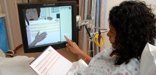 يتواصل المريض مع الممرضة الافتراضية. في الأصل من أخذ الوقت للرعاية: تمكين مرضى المستشفيات ذوي المعرفة الصحية المنخفضة من خلال وكلاء ممرضين افتراضيين بقلم بيكمور، فايفر، جاك.